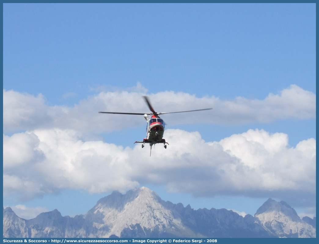 I-REMS
118 Regione Veneto
Agusta Westland A109S Grand
FALCO
Base di Pieve di Cadore
Parole chiave: 118;Veneto;Belluno;Pieve di Cadore;Agusta;A109;A;109;Grand;I-REMS;Falco;Elicottero;Elisoccorso