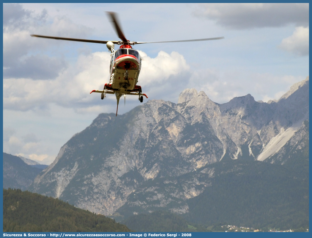 I-REMS
118 Regione Veneto
Agusta Westland A109S Grand
FALCO
Base di Pieve di Cadore
Parole chiave: 118;Veneto;Belluno;Pieve di Cadore;Agusta;A109;A;109;Grand;I-REMS;Falco;Elicottero;Elisoccorso