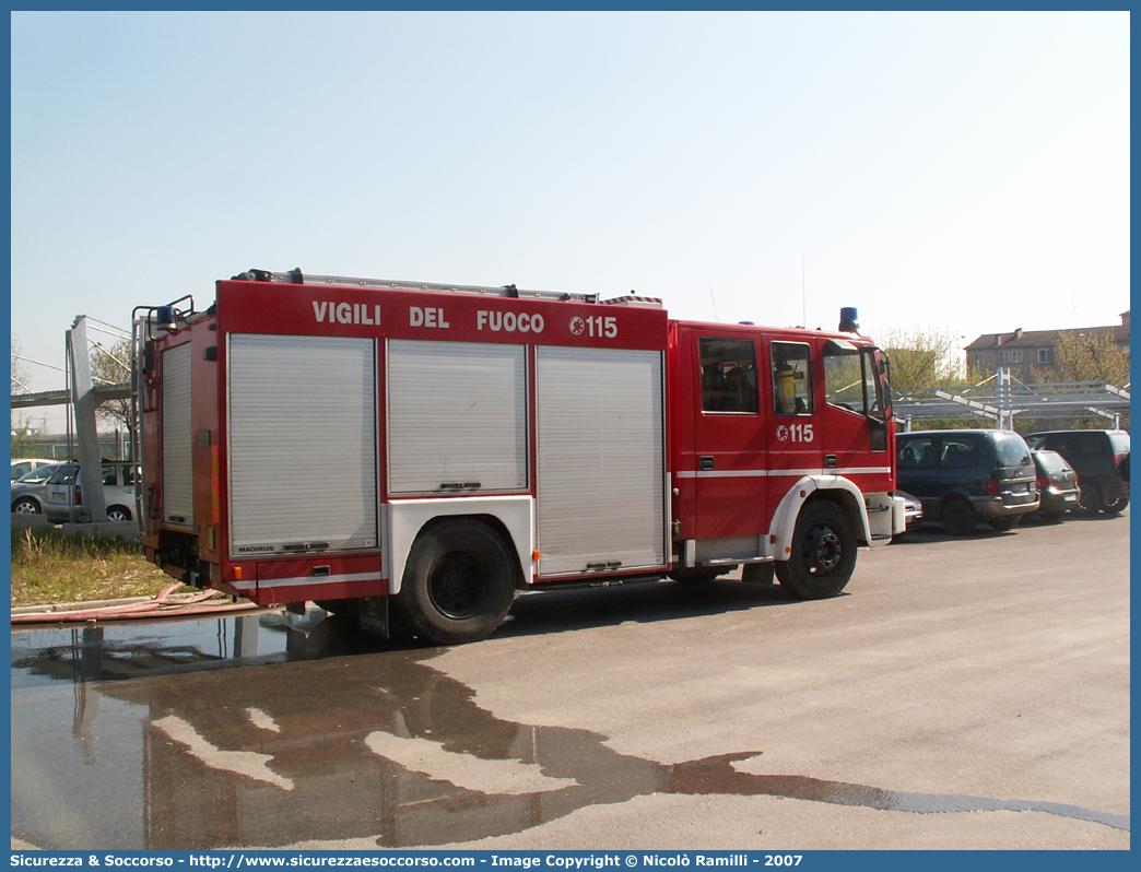 VF 18545
Corpo Nazionale Vigili del Fuoco
Iveco Magirus EuroFire 150E27 I serie
Parole chiave: VVF;V.V.F.;Corpo;Nazionale;Vigili;del;Fuoco;AutoPompaSerbatoio;APS;A.P.S.;Iveco;Magirus;EuroFire;150E27