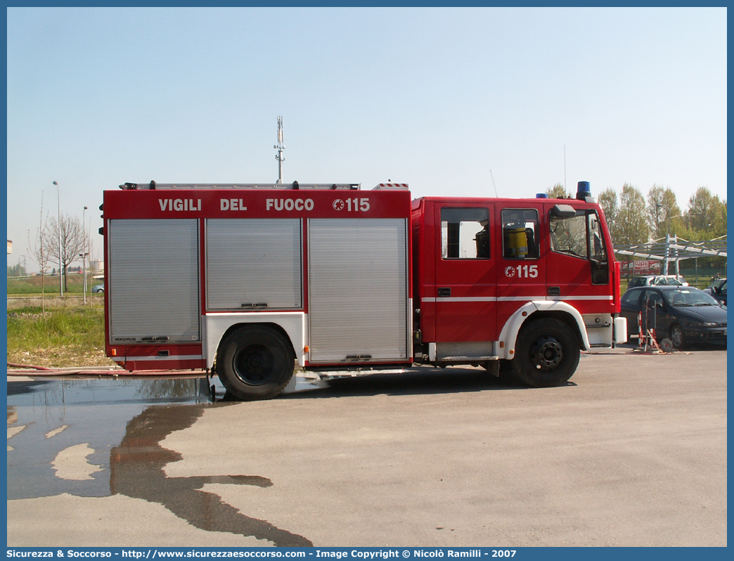 VF 18545
Corpo Nazionale Vigili del Fuoco
Iveco Magirus EuroFire 150E27 I serie
Parole chiave: VVF;V.V.F.;Corpo;Nazionale;Vigili;del;Fuoco;AutoPompaSerbatoio;APS;A.P.S.;Iveco;Magirus;EuroFire;150E27