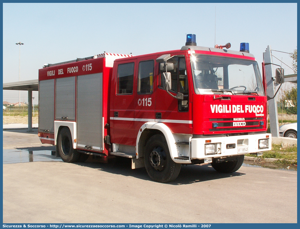 VF 18545
Corpo Nazionale Vigili del Fuoco
Iveco Magirus EuroFire 150E27 I serie
Parole chiave: VVF;V.V.F.;Corpo;Nazionale;Vigili;del;Fuoco;AutoPompaSerbatoio;APS;A.P.S.;Iveco;Magirus;EuroFire;150E27