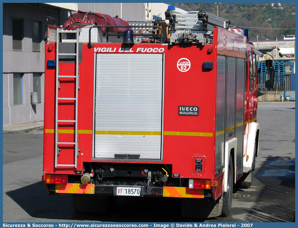 VF 18570
Corpo Nazionale Vigili del Fuoco
Iveco Magirus EuroFire 150E27 I serie
Parole chiave: VVF;V.V.F.;Corpo;Nazionale;Vigili;del;Fuoco;AutoPompaSerbatoio;APS;A.P.S.;Iveco;Magirus;EuroFire;150E27