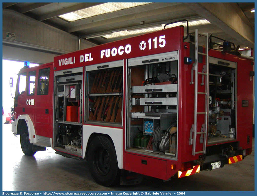 VF 18573
Corpo Nazionale Vigili del Fuoco
Iveco Magirus EuroFire 150E27 I serie
Parole chiave: VVF;V.V.F.;Corpo;Nazionale;Vigili;del;Fuoco;AutoPompaSerbatoio;APS;A.P.S.;Iveco;Magirus;EuroFire;150E27