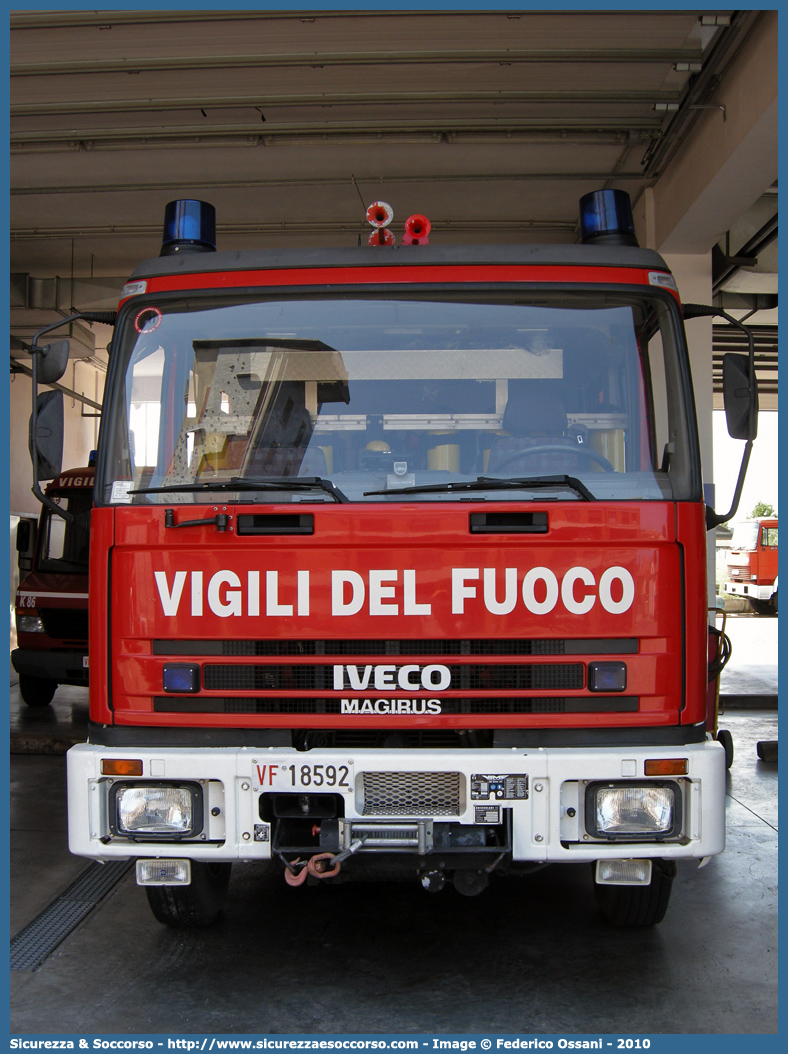 VF 18592
Corpo Nazionale Vigili del Fuoco
Iveco Magirus EuroFire 150E27 I serie
Parole chiave: VVF;V.V.F.;Corpo;Nazionale;Vigili;del;Fuoco;AutoPompaSerbatoio;APS;A.P.S.;Iveco;Magirus;EuroFire;150E27