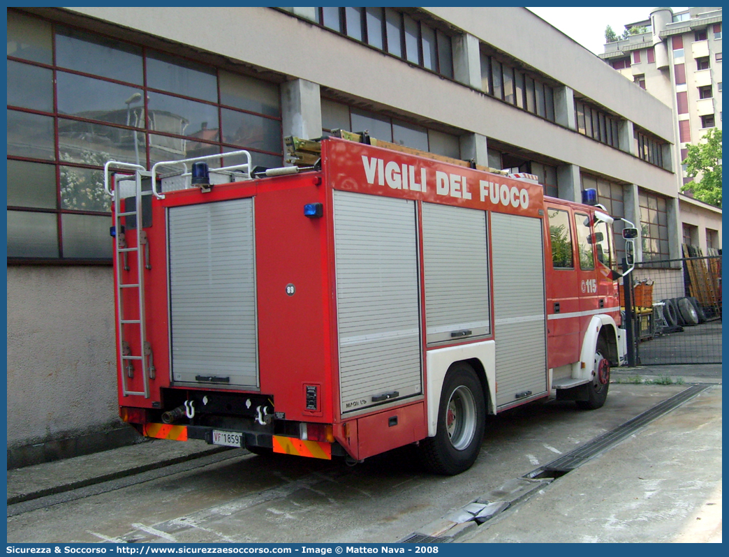 VF 18593
Corpo Nazionale Vigili del Fuoco
Iveco Magirus EuroFire 150E27 I serie
Parole chiave: VVF;V.V.F.;Corpo;Nazionale;Vigili;del;Fuoco;AutoPompaSerbatoio;APS;A.P.S.;Iveco;Magirus;EuroFire;150E27