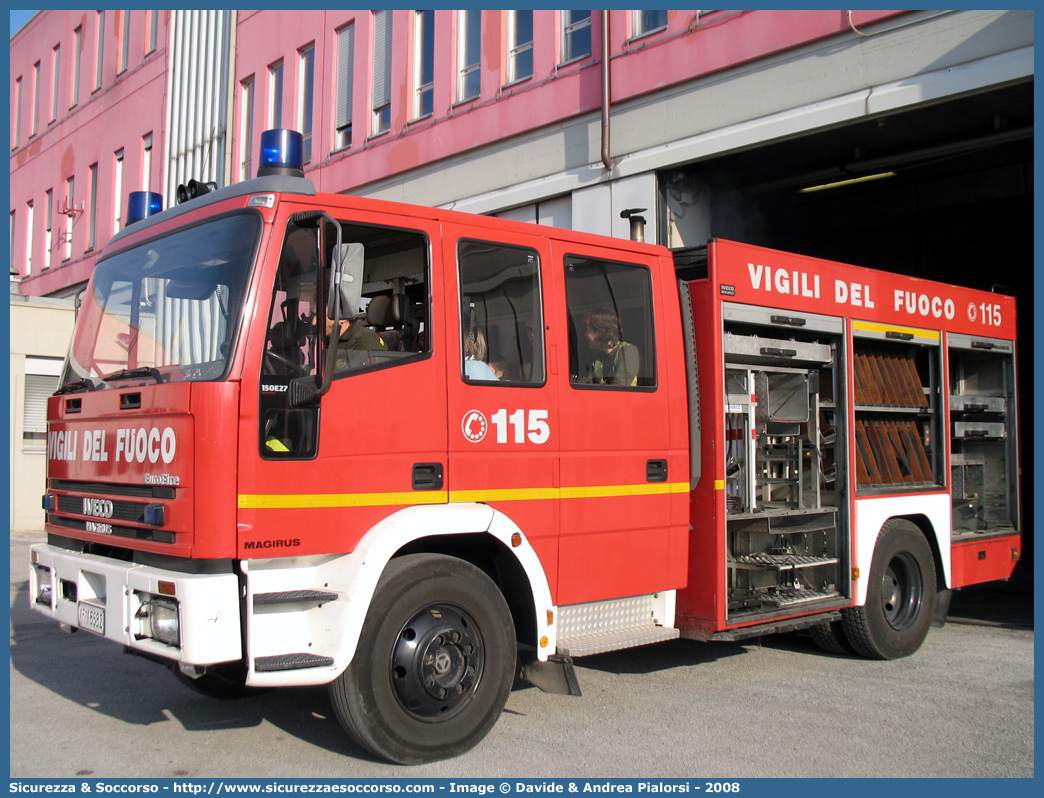 VF 18682
Corpo Nazionale Vigili del Fuoco
Iveco Magirus EuroFire 150E27 I serie
Parole chiave: VVF;V.V.F.;Corpo;Nazionale;Vigili;del;Fuoco;AutoPompaSerbatoio;APS;A.P.S.;Iveco;Magirus;EuroFire;150E27