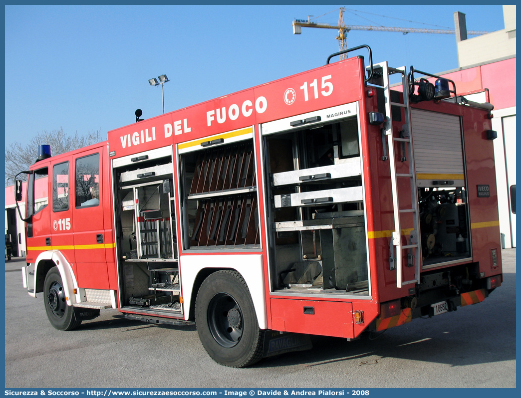 VF 18682
Corpo Nazionale Vigili del Fuoco
Iveco Magirus EuroFire 150E27 I serie
Parole chiave: VVF;V.V.F.;Corpo;Nazionale;Vigili;del;Fuoco;AutoPompaSerbatoio;APS;A.P.S.;Iveco;Magirus;EuroFire;150E27