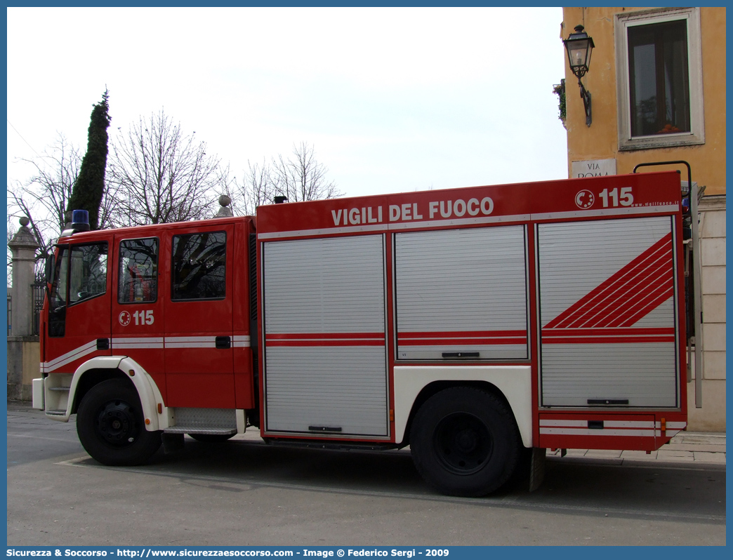 VF 18936
Corpo Nazionale Vigili del Fuoco
Iveco Magirus EuroFire 150E27 I serie
Ricondizionato Fortini S.r.l.
(variante)
Parole chiave: VVF;V.V.F.;Corpo;Nazionale;Vigili;del;Fuoco;AutoPompaSerbatoio;APS;A.P.S.;Iveco;Magirus;EuroFire;150E27