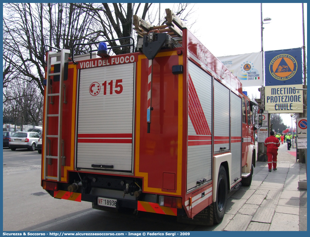 VF 18936
Corpo Nazionale Vigili del Fuoco
Iveco Magirus EuroFire 150E27 I serie
Ricondizionato Fortini S.r.l.
(variante)
Parole chiave: VVF;V.V.F.;Corpo;Nazionale;Vigili;del;Fuoco;AutoPompaSerbatoio;APS;A.P.S.;Iveco;Magirus;EuroFire;150E27