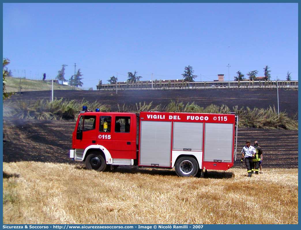 VF 18938
Corpo Nazionale Vigili del Fuoco
Iveco Magirus EuroFire 150E27 I serie
Parole chiave: VVF;V.V.F.;Corpo;Nazionale;Vigili;del;Fuoco;AutoPompaSerbatoio;APS;A.P.S.;Iveco;Magirus;EuroFire;150E27