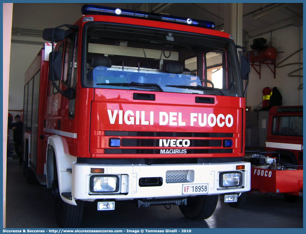 VF 18958
Corpo Nazionale Vigili del Fuoco
Iveco Magirus EuroFire 150E27 I serie
Ricondizionato Fortini S.r.l.
Parole chiave: VVF;V.V.F.;Corpo;Nazionale;Vigili;del;Fuoco;AutoPompaSerbatoio;APS;A.P.S.;Iveco;Magirus;EuroFire;150E27