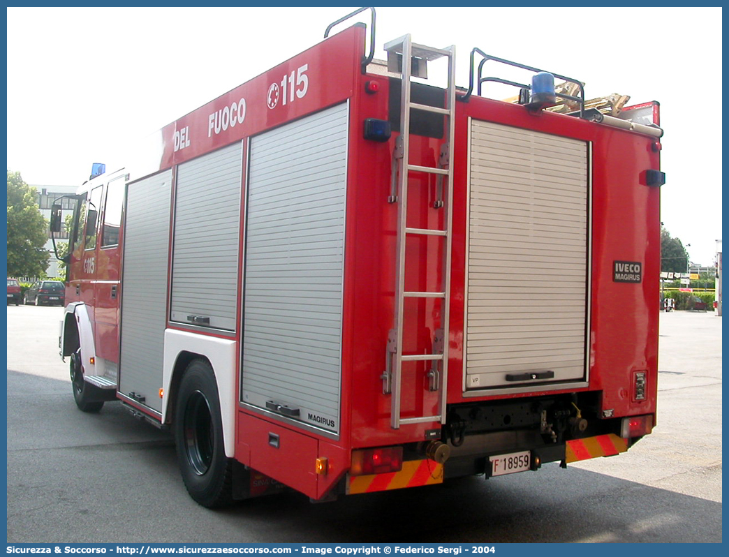 VF 18985
Corpo Nazionale Vigili del Fuoco
Iveco Magirus EuroFire 150E27 I serie
Parole chiave: VVF;V.V.F.;Corpo;Nazionale;Vigili;del;Fuoco;AutoPompaSerbatoio;APS;A.P.S.;Iveco;Magirus;EuroFire;150E27