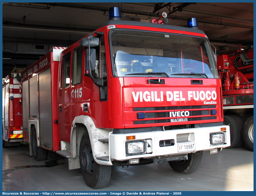 VF 18987
Corpo Nazionale Vigili del Fuoco
Iveco Magirus EuroFire 150E27 I serie
Parole chiave: VVF;V.V.F.;Corpo;Nazionale;Vigili;del;Fuoco;AutoPompaSerbatoio;APS;A.P.S.;Iveco;Magirus;EuroFire;150E27