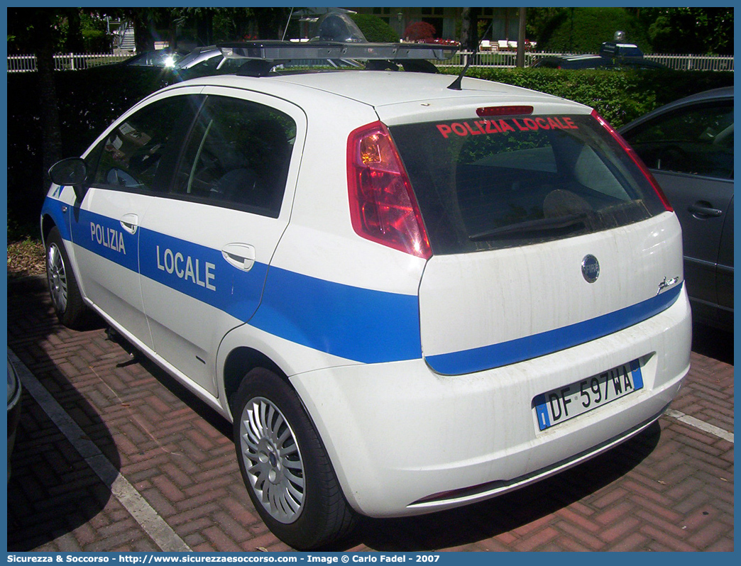 -
Polizia Locale
Comune di Ciampino
Fiat Grande Punto
Allestitore Elevox S.r.l.
Parole chiave: Polizia;Locale;Municipale;Ciampino;Fiat;Grande Punto;Elevox