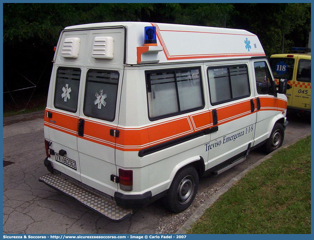 016
SUEM 118 Treviso Emergenza
Azienda ULSS 2 - Marca Trevigiana
Fiat Ducato I serie restyling
Allestitore Grazia
Parole chiave: 118;SUEM;S.U.E.M.;Treviso;Emergenza;Ambulanza;Fiat;Ducato;Grazia