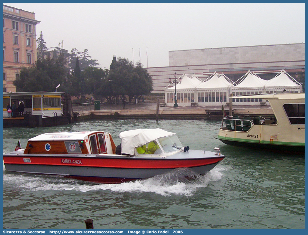 ECHO 2
SUEM 118 Venezia Mestre
Azienda ULSS 3 - Serenissima
Venezia
Ag.A 12 Idroambulanza
Allestitore Agostino Amadi S.n.c.
Parole chiave: 118;SUEM;S.U.E.M.;Venezia;Mestre;Emergenza;Idroambulanza;Imbarcazione;Motoscafo