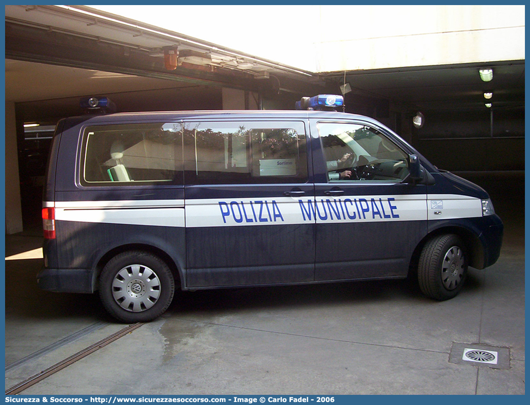 -
Polizia Municipale
Comune di Padova
Volkswagen Transporter T5
Parole chiave: PL;PM;P.L.;P.M.;Polizia;Locale;Municipale;Padova;Volkswagen;Transporter;T5