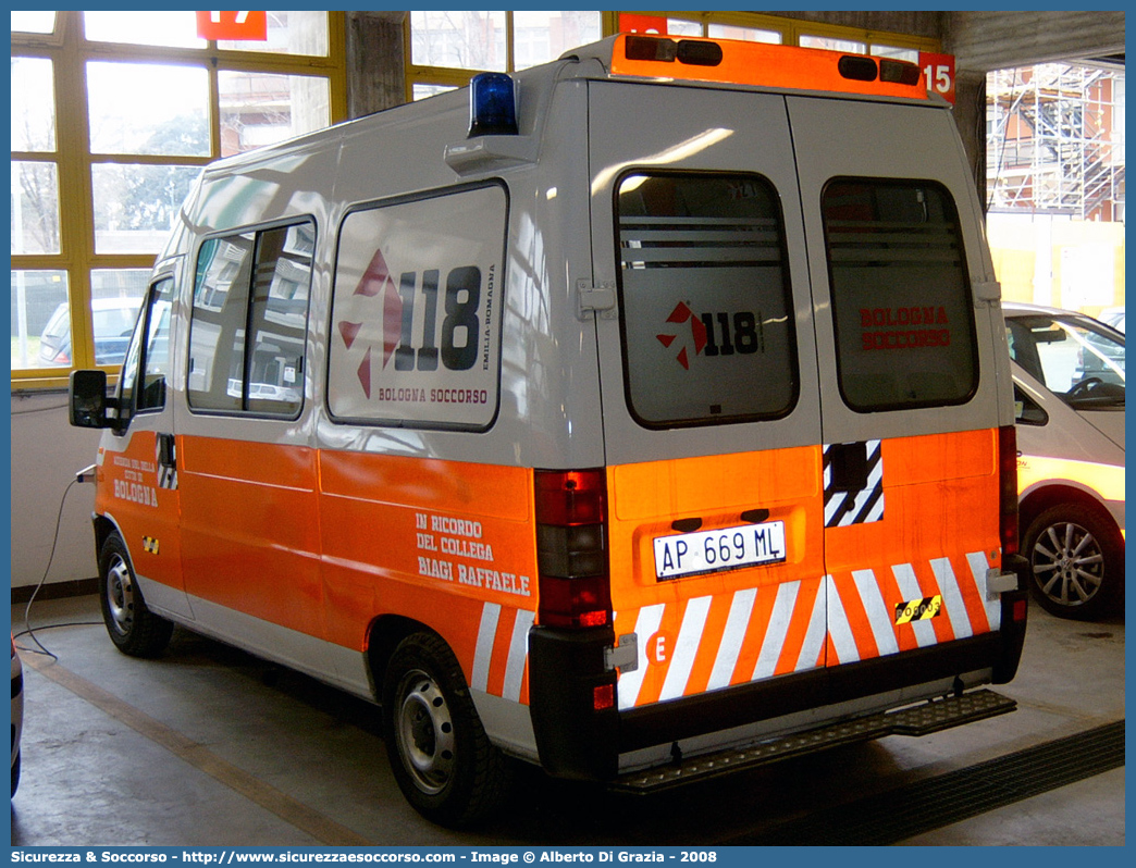 BO 0003
118 Bologna Soccorso
Fiat Ducato II serie
Allestitore Grazia
Parole chiave: 118;Bologna;Soccorso;Ambulanza;Fiat;Ducato