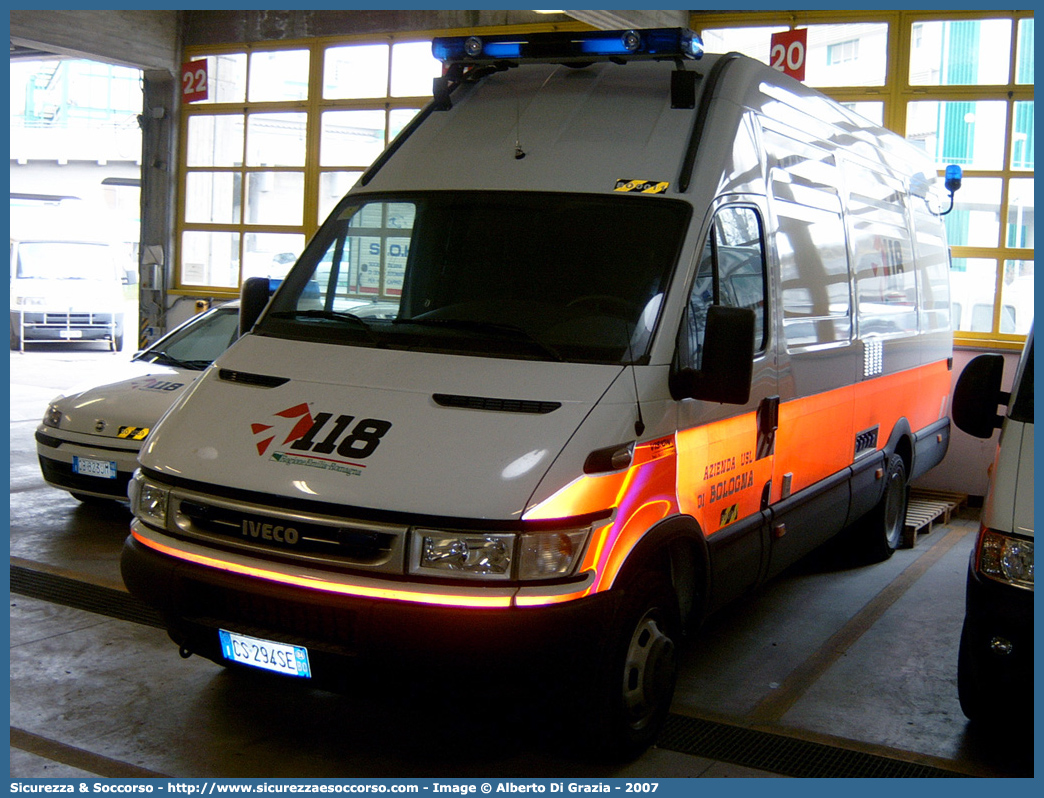 BO 0011
118 Bologna Soccorso
Iveco Daily III serie
Allestitore Vision S.r.l.
Parole chiave: 118;Bologna;Soccorso;Iveco;Daily;Vision;Maxiemergenza;Maxiemergenze;Maxi;Emergenza;Emergenze