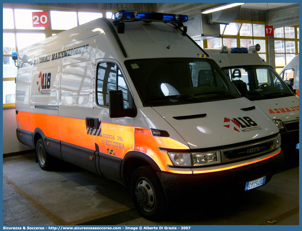 BO 0011
118 Bologna Soccorso
Iveco Daily III serie
Allestitore Vision S.r.l.
Parole chiave: 118;Bologna;Soccorso;Iveco;Daily;Vision;Maxiemergenza;Maxiemergenze;Maxi;Emergenza;Emergenze