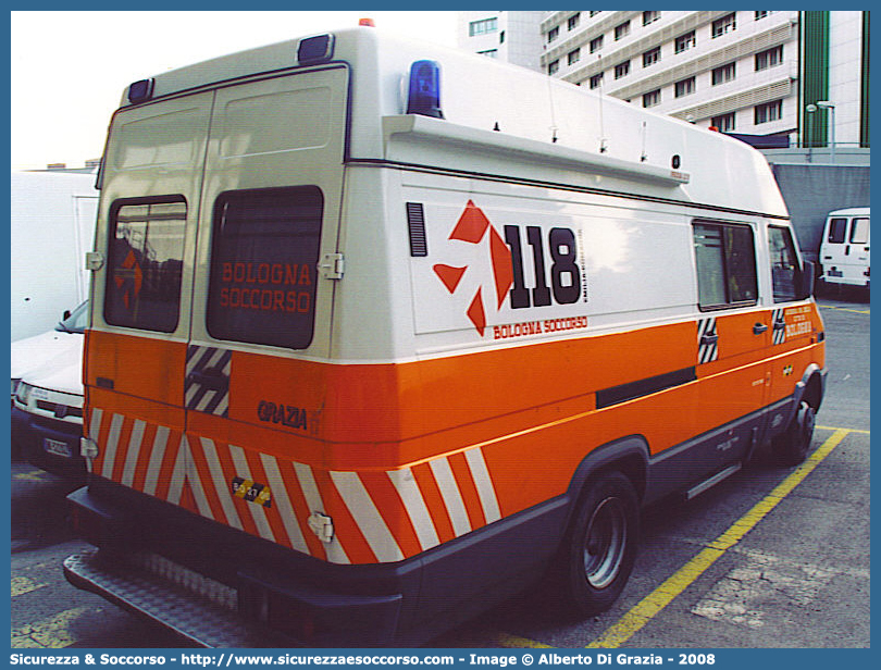 BO 2706
118 Bologna Soccorso
Iveco Daily II serie
(variante)
Parole chiave: 118;Bologna;Soccorso;Ambulanza;Iveco;Daily;Twin