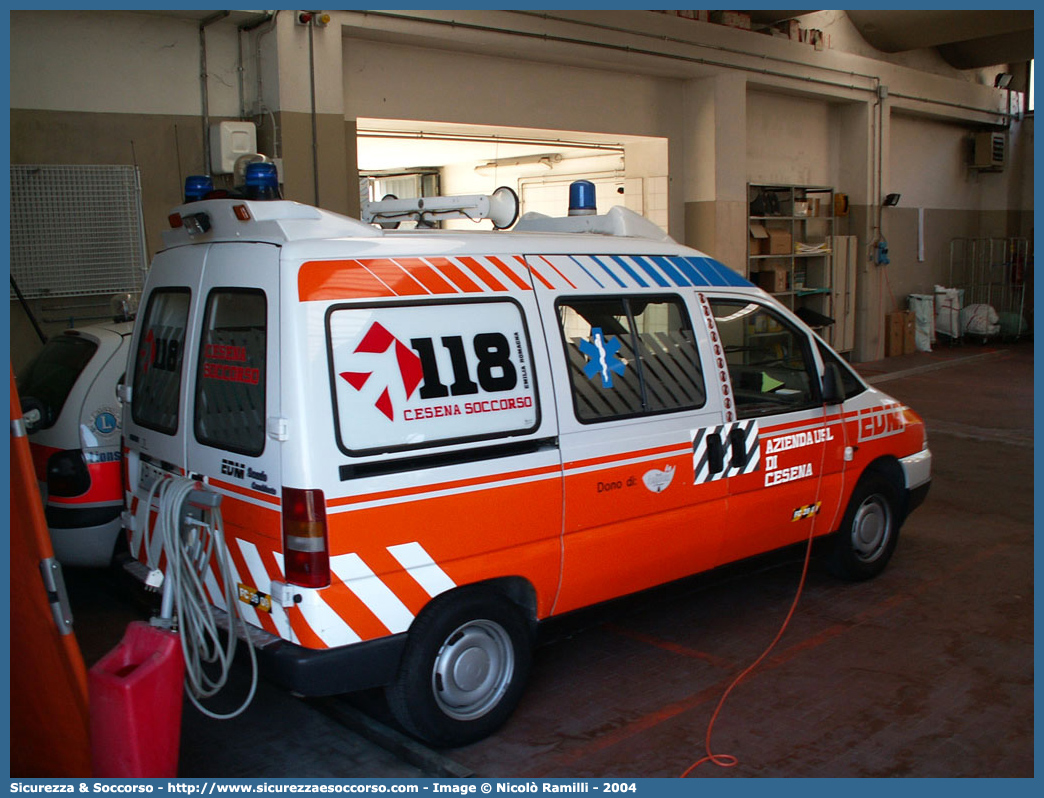 FC 3909
118 Romagna Soccorso
Ambito Territoriale di Cesena
Fiat Scudo I serie
Allestitore EDM S.r.l.
(variante)
Parole chiave: 118;Romagna;Soccorso;Cesena;Automedica;Fiat;Scudo;EDM