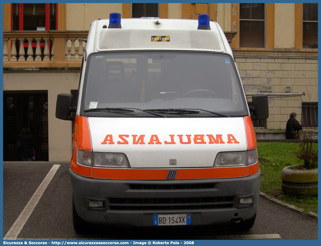 FE 3193
118 Ferrara Soccorso
Fiat Ducato II serie
Allestitore MAF S.n.c.
Parole chiave: 118;Ferrara;Soccorso;Ambulanza;Autoambulanza;Fiat;Ducato;MAF