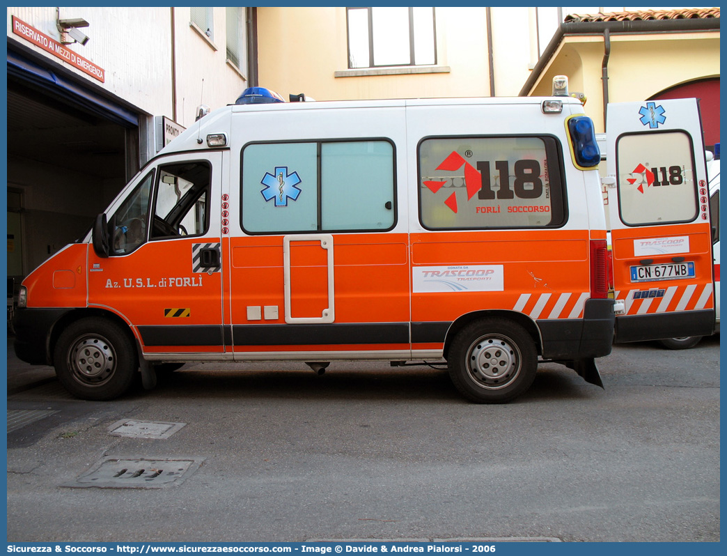 FO 04
118 Romagna Soccorso
Ambito Territoriale di Forlì
Fiat Ducato II serie restyling
Allestitore MAF S.n.c.
Parole chiave: 118;Romagna;Soccorso;Forlì;Forli;Ambulanza;Autoambulanza;Fiat;Ducato;MAF