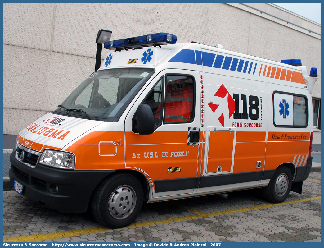 FO 05
118 Romagna Soccorso
Ambito Territoriale di Forlì
Fiat Ducato II serie restyling
Allestitore EDM S.r.l.
Parole chiave: 118;Romagna;Soccorso;Forlì;Ambulanza;Fiat;Ducato;EDM