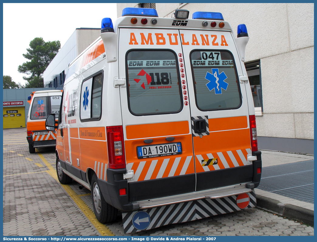 FO 05
118 Romagna Soccorso
Ambito Territoriale di Forlì
Fiat Ducato II serie restyling
Allestitore EDM S.r.l.
Parole chiave: 118;Romagna;Soccorso;Forlì;Ambulanza;Fiat;Ducato;EDM