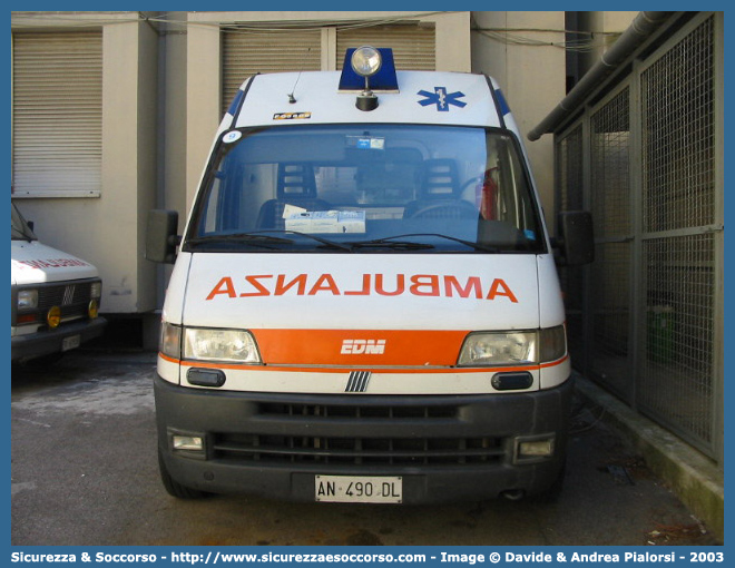 FO 3809
118 Romagna Soccorso
Ambito Territoriale di Forlì
Fiat Ducato II serie
Allestitore EDM S.r.l.
Parole chiave: 118;Romagna;Soccorso;Forlì;Ambulanza;Fiat;Ducato