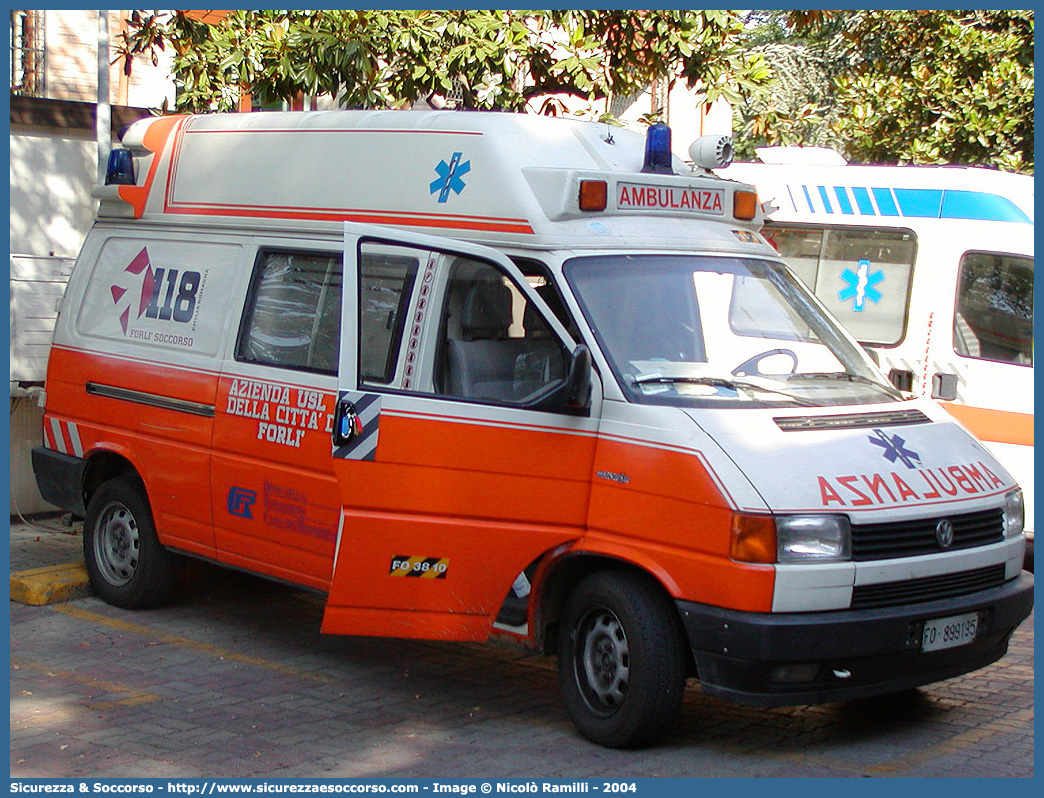 FO 10
118 Romagna Soccorso
Ambito Territoriale di Forlì
Volkswagen Transporter T4
Allestitore Grazia
Parole chiave: 118;Romagna;Soccorso;Forlì;Ambulanza;Volkswagen;Transporter;T4;Grazia