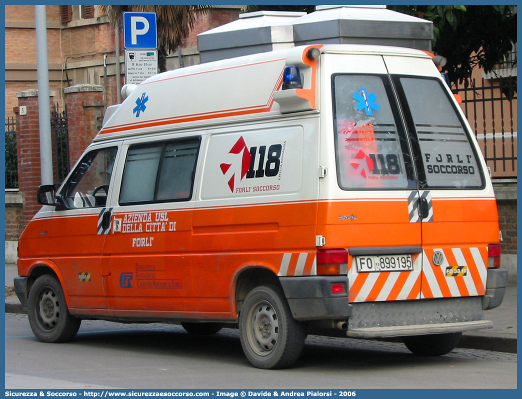 FO 10
118 Romagna Soccorso
Ambito Territoriale di Forlì
Volkswagen Transporter T4
Allestitore Grazia
Parole chiave: 118;Romagna;Soccorso;Forlì;Ambulanza;Volkswagen;Transporter;T4;Grazia