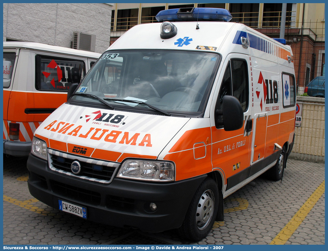 FO 11
118 Romagna Soccorso
Ambito Territoriale di Forlì
Fiat Ducato II serie restyling
Allestitore EDM S.r.l.
Parole chiave: 118;Romagna;Soccorso;Forlì;Ambulanza;Fiat;Ducato;EDM