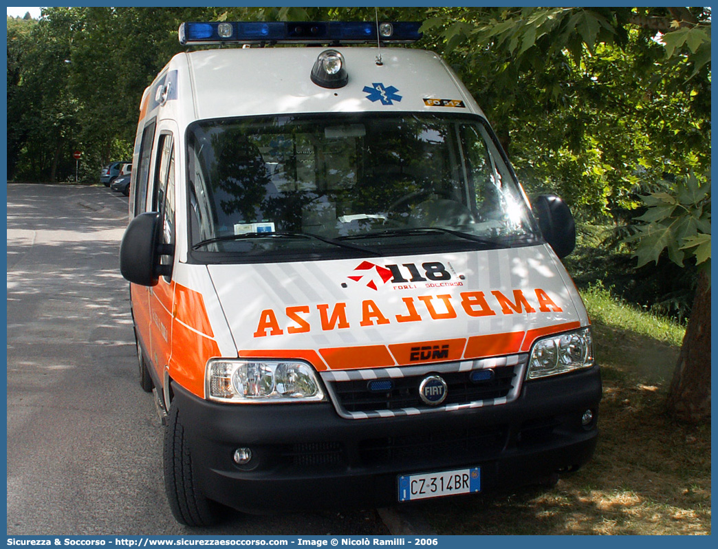 FO 12
118 Romagna Soccorso
Ambito Territoriale di Forlì
Fiat Ducato II serie restyling
Allestitore EDM S.r.l.
Parole chiave: 118;Romagna;Soccorso;Forlì;Ambulanza;Fiat;Ducato;EDM