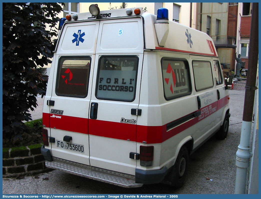 FO 3805
118 Romagna Soccorso
Ambito Territoriale di Forlì
Fiat Ducato I serie
Allestitore Brema
Parole chiave: 118;Romagna;Soccorso;Forlì;Ambulanza;Fiat;Ducato;Brema