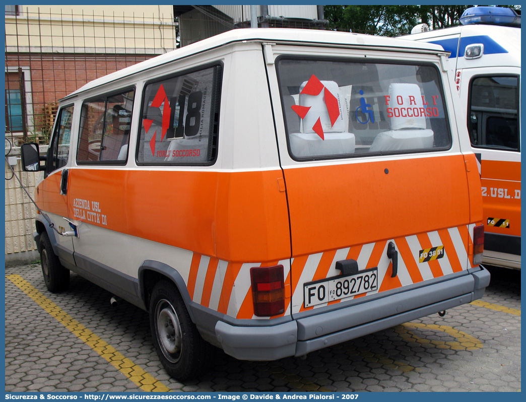 FO 3851
118 Romagna Soccorso
Ambito Territoriale di Forlì
Fiat Ducato I serie restyling
Parole chiave: 118;Romagna;Soccorso;Forlì;Fiat;Ducato