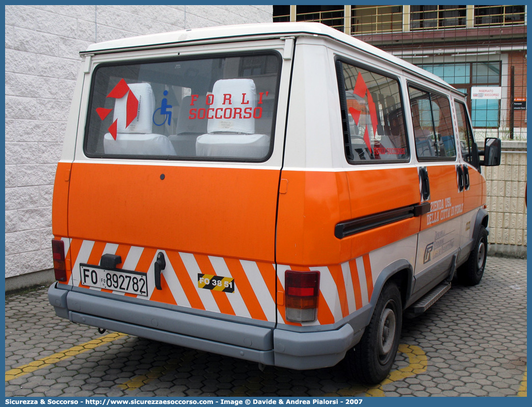 FO 3851
118 Romagna Soccorso
Ambito Territoriale di Forlì
Fiat Ducato I serie restyling
Parole chiave: 118;Romagna;Soccorso;Forlì;Fiat;Ducato