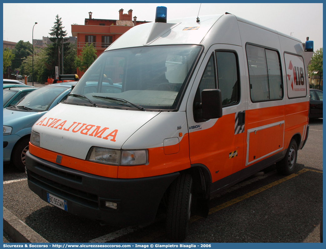 PC 0256
118 Piacenza Soccorso
Fiat Ducato II serie
Allestitore Vision S.r.l.
Parole chiave: 118;Piacenza;Soccorso;Ambulanza;Autoambulanza;Fiat;Ducato;Vision