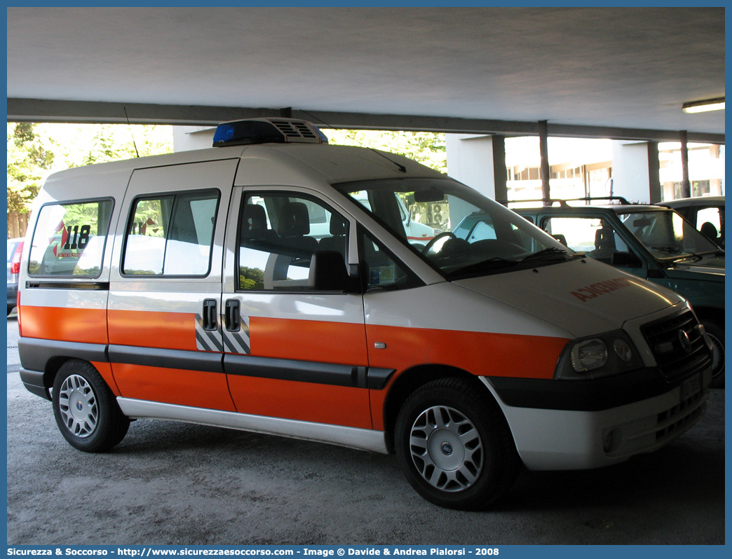 MIKE 04
118 Romagna Soccorso
Ambito Territoriale di Rimini
Fiat Scudo III serie
Parole chiave: 118;Romagna;Soccorso;Rimini;Automedica;Fiat;Scudo