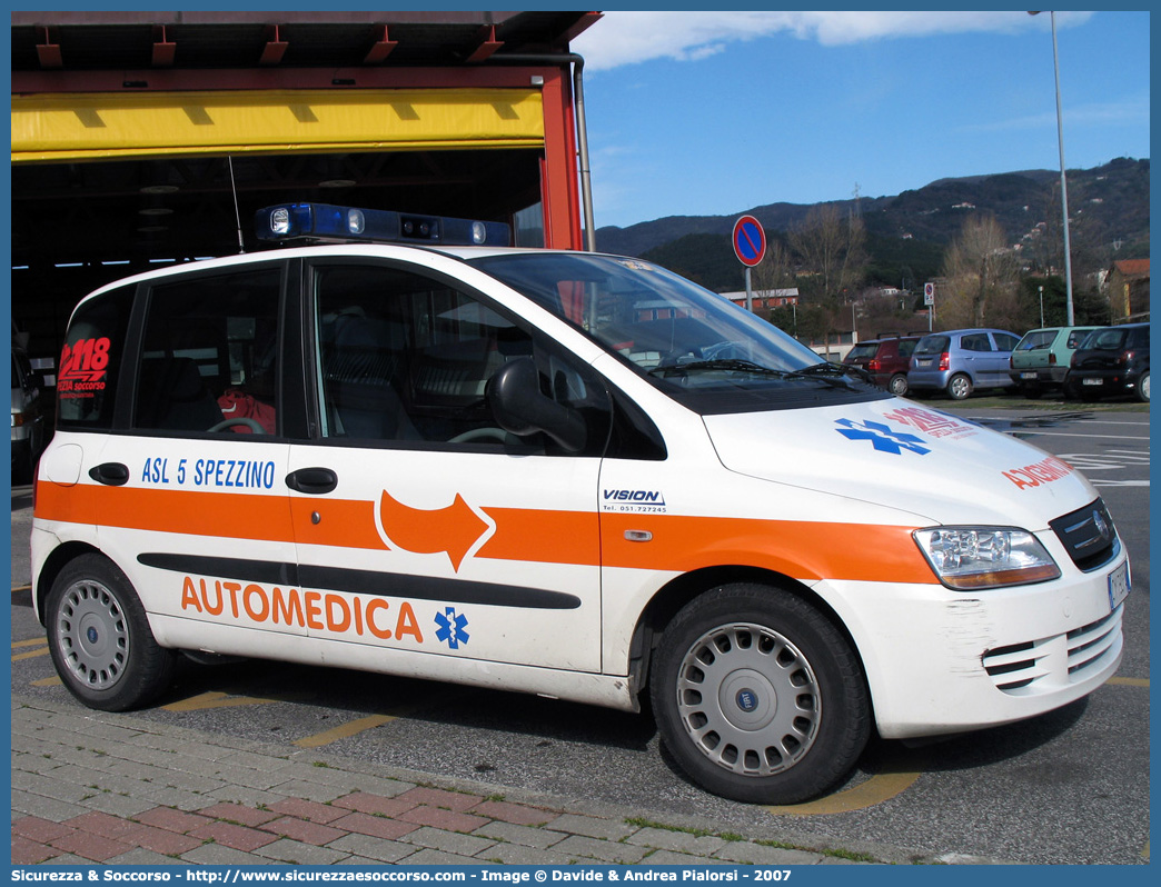 5982
118 Spezia Soccorso
Fiat Multipla II serie
Allestitore Vision S.r.l.
Parole chiave: 118;Spezia;Soccorso;Automedica;Fiat;Multipla;Vision