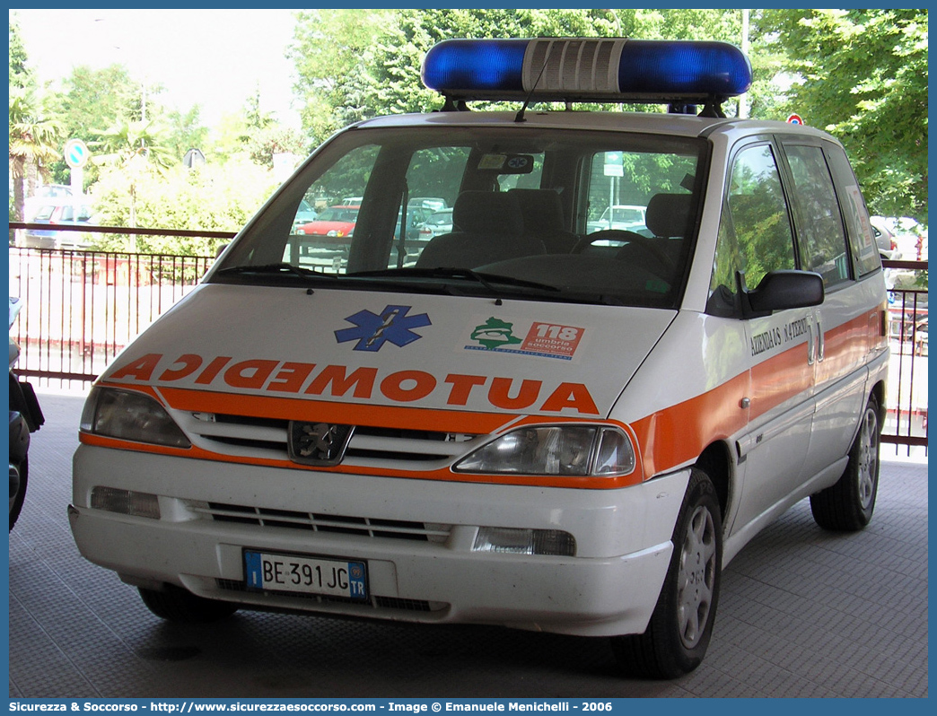 -
118 Umbria Soccorso
Azienda USL Umbria 2
Peugeot 806
Allestitore Bollanti S.r.l.
Parole chiave: 118;Umbria;Soccorso;Terni;Automedica;Peugeot;806