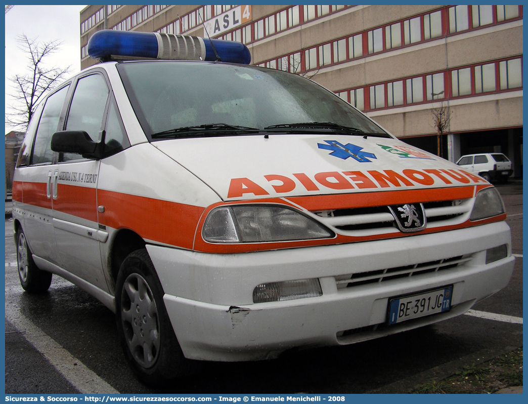 -
118 Umbria Soccorso
Azienda USL Umbria 2
Peugeot 806
Allestitore Bollanti S.r.l.
Parole chiave: 118;Umbria;Soccorso;Terni;Automedica;Peugeot;806