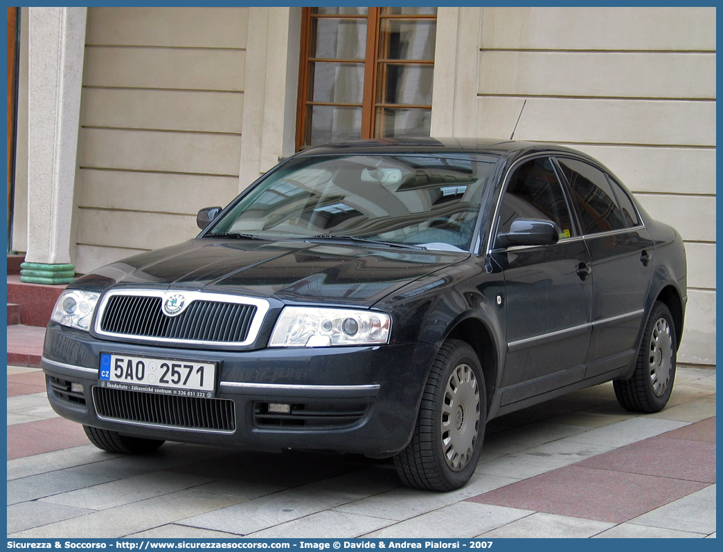 -
Česká Republika
Policie České Republiky
Škoda Octavia II generation
Parole chiave: Česká;Republika;Policie;České;Republiky;Škoda;Octavia