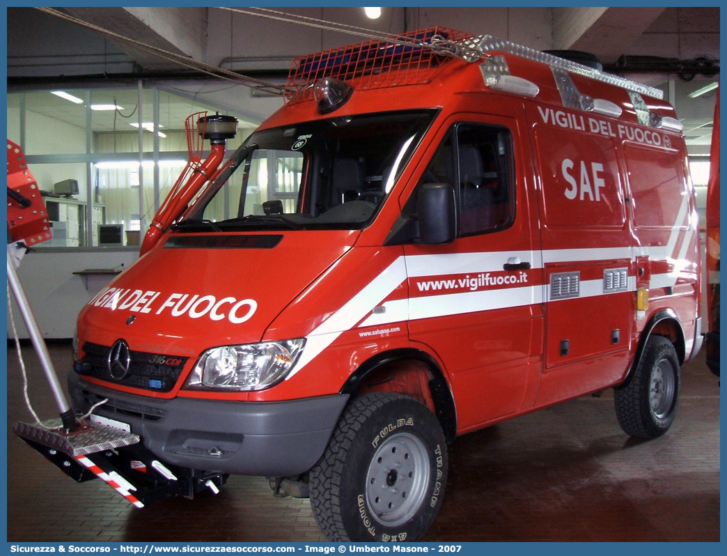 VF 24147
Corpo Nazionale Vigili del Fuoco
Nucleo Speleo Alpino Fluviale
Mercedes Benz Sprinter 316 4x4 I serie restyling
Parole chiave: Corpo;Nazionale;Vigili del Fuoco;Vigili;Fuoco;Mercedes Benz;Sprinter;316;SAF;S.A.F.;Speleo;Alpino;Fluviale