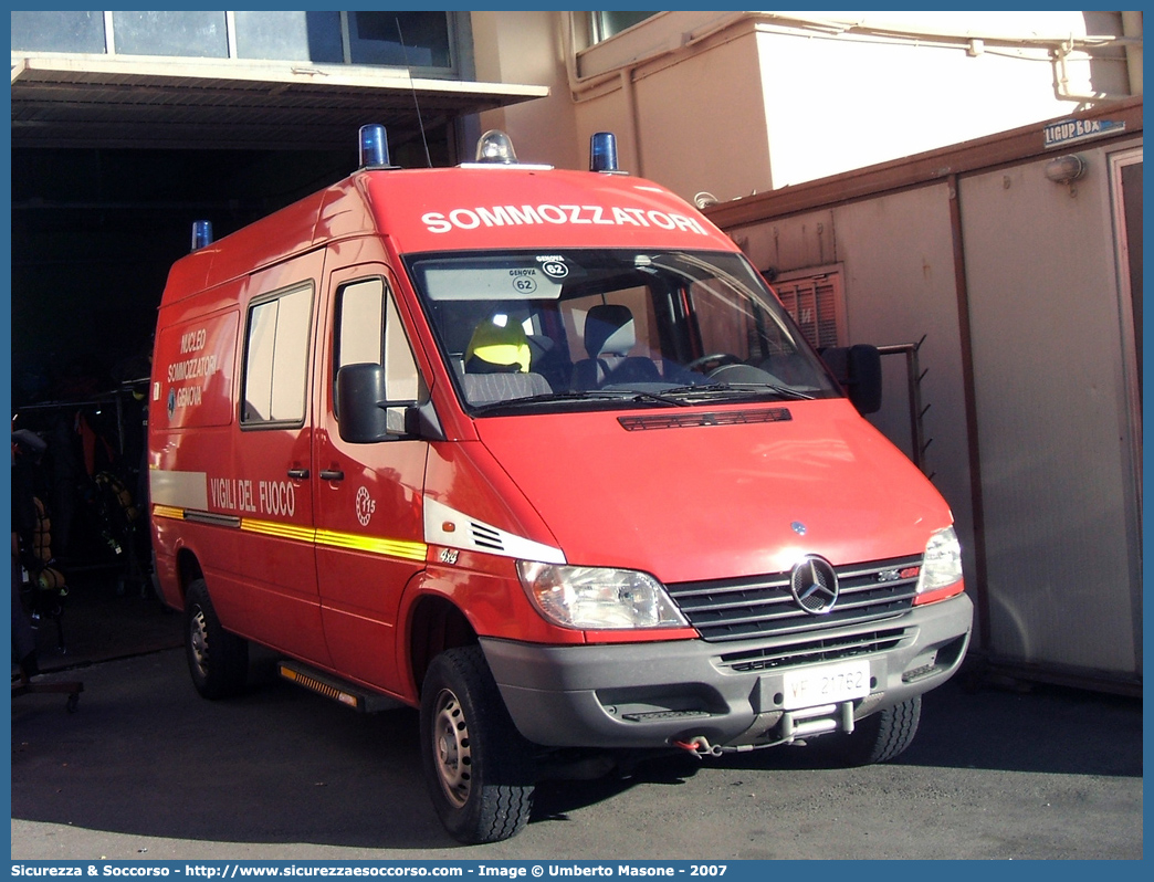 VF 21762
Corpo Nazionale Vigili del Fuoco
Nucleo Soccorso Subacqueo e Acquatico
Mercedes Benz Sprinter 316 4x4 I serie restyling
Parole chiave: VVF;V.V.F.;Corpo;Nazionale;Vigili;del;Fuoco;Mercedes Benz;Sprinter;NSSA;N.S.S.A.;Soccorso;Subacqueo;Acquatico;Sommozzatori;Subacquei