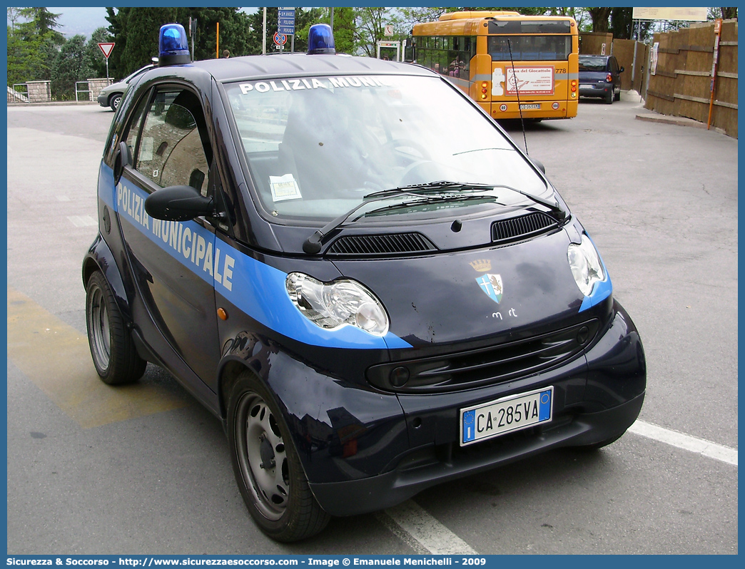 -
Polizia Municipale
Comune di Assisi
Smart ForTwo I serie restyling
Parole chiave: Polizia;Locale;Municipale;Assisi;Smart;ForTwo