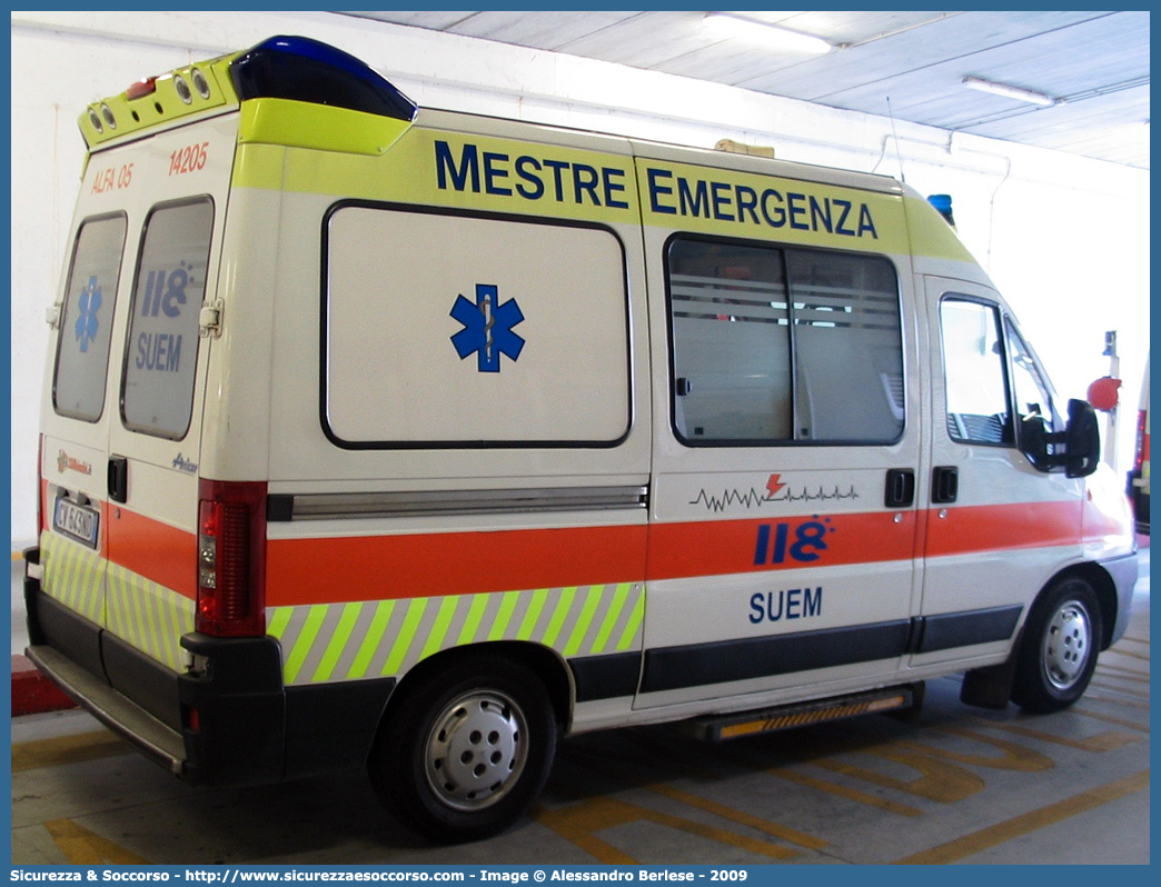 ALFA 05
SUEM 118 Venezia Mestre
Azienda ULSS 3 - Serenissima
Mestre
Fiat Ducato II serie restyling
Allestitore Aricar S.p.A.
Parole chiave: 118;SUEM;S.U.E.M.;Venezia;Mestre;Emergenza;Ambulanza;Fiat;Ducato;Aricar