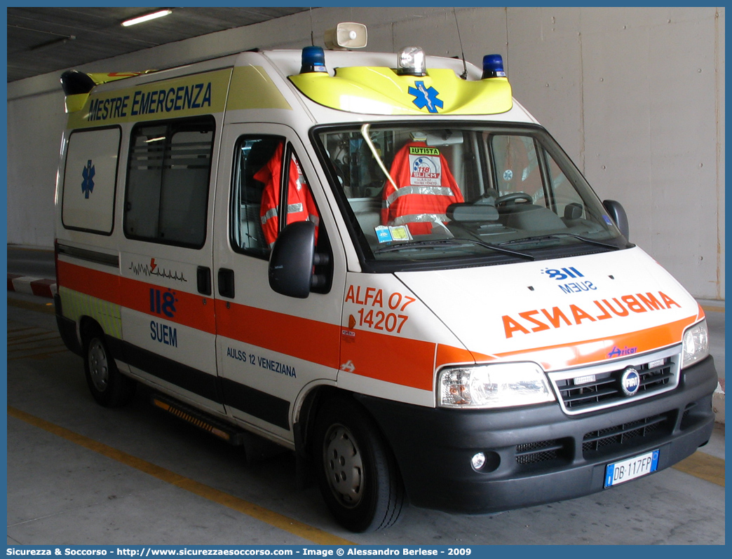 ALFA 07
SUEM 118 Venezia Mestre
Azienda ULSS 3 - Serenissima
Mestre
Fiat Ducato II serie restyling
Allestitore Aricar S.p.A.
Parole chiave: 118;SUEM;S.U.E.M.;Venezia;Mestre;Emergenza;Ambulanza;Fiat;Ducato;Aricar