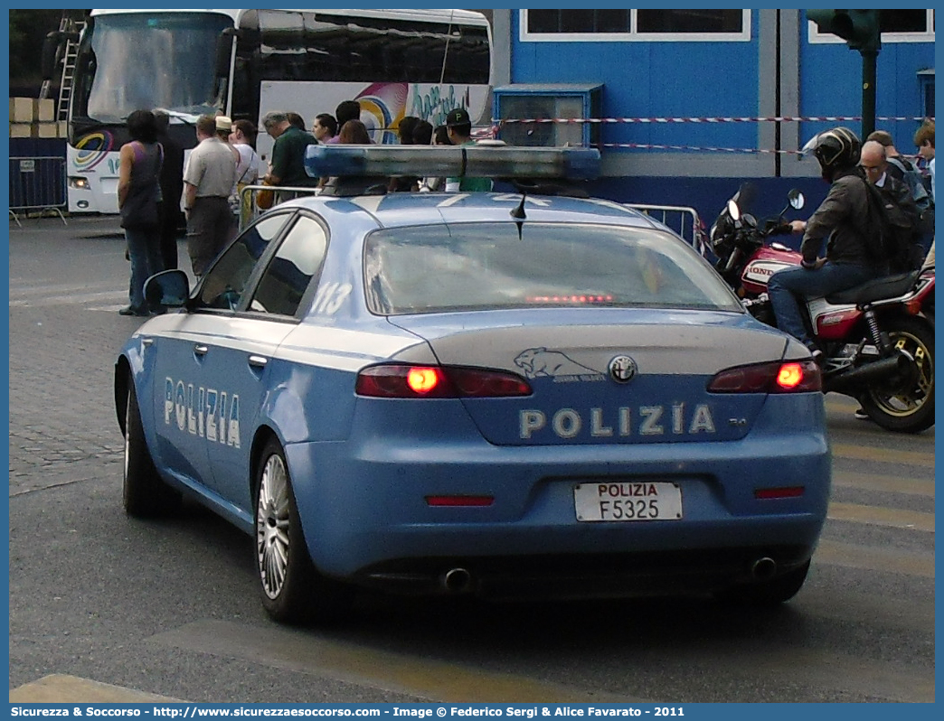 Polizia F5325
Polizia di Stato 
Squadra Volante
Alfa Romeo 159
Parole chiave: PS;P.S.;Polizia;di;Stato;Pubblica;Sicurezza;Squadra;Volante;Alfa;Romeo;159